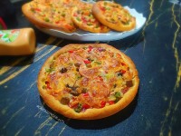 پیتزا مخلوط با خمیر پیتزای پاپیون زدم محشربود