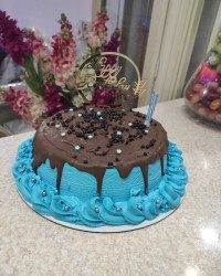 کیک تولد با فیلینگ موز و گردو