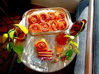 نان رول دارچینی عکس آخری خیلی قشنگ بود منتهی پاپیون برشش زد