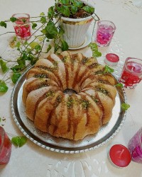 کیک هویج و گردو با سس کارامل