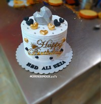 کیک تخته ای اسفنجی خامه ای پست تقدیمی