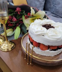 کیک توت فرنگی رویایی