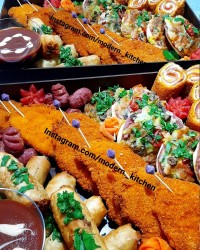 فینگر فود اسپرینگ رول فیله مرغ سوخاری پیتزا تکنفره رول ژامبون سوخاری رول سوسیس سوسیس انگشتی