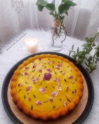 کیک زعفرانی با سس زعفرانی