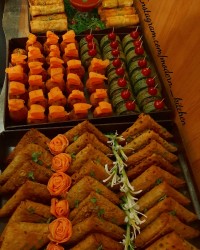 سینی فینگر فود سمبوس رول کوکو سبزی توپک مرغ پنیری