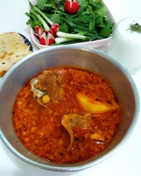 آبگوشت فقط تو ظرف روحی خوردن داره.