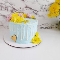 کیک تولد با تزیین گل طبیعی