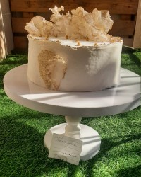 کیک خامه ای با دیزاین رایس پپر