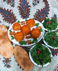 کوفته مرغ با سس قارچ