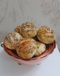 نان با مغز پنیر و گردو