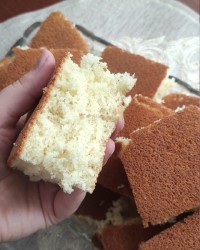 کیک اسفنجی زرده ایی قنادی