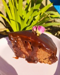 کیک شکلاتی با سس کارامل خانگی