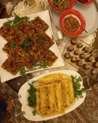 مهمانی عصرانه به مناسبت ولادت امام حسین علیه السلام، منزل دختردایی عزیزم.