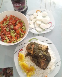 مرغ و اسفناج
