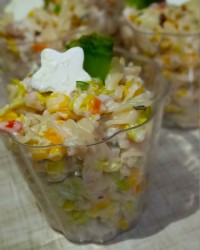 سالاد پاستا و مرغ با فلفل کبابی