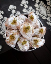 شیرینی قطاب