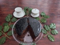 کیک شکلاتی با روکش سس شکلاتی