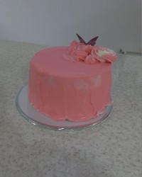 کیک شیفون اولین تجربه خامه کشی با مربی خوبم خانم سراجی عزیز