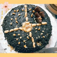 کیک اسفنجی با روکش شکلات آب شده