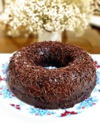 کیک شکلاتی عید تون مبارک دوستان عزیز.