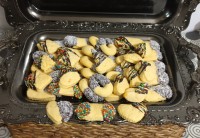 شیرینی ورق بزن عزیزم