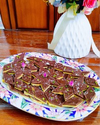 حلوای دورنگ و دوشاب برنج گیلانی