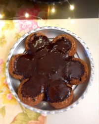 کیک شکلاتی با سس شکلات