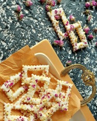 شیرینی رینگ پسته ای