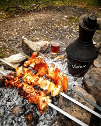 جوجه و چای آتیشی و سیبزمینی?