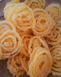 زولبیا بدون ماست (زولبیا با آرد)