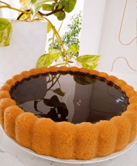 کیک با سس شکلاتی