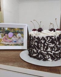 کیک جنگل سیاه (بلک فارست)