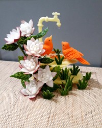 پرنده با هویج