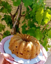 کیک کشمش گردویی سه تخم مرغی