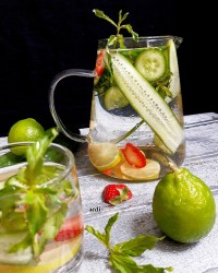 دتاکس واتر (آب طعم دار)