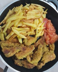 بال وکتف سوخاری همراه با سالاد فصل