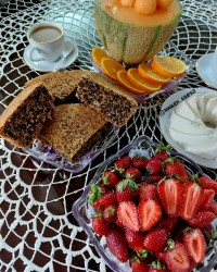کیک گردویی عصرانه کنار بچه هام