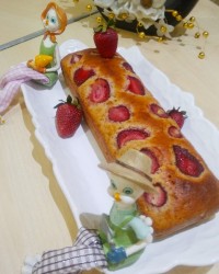 کیک توت فرنگی خوشمزه