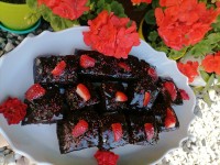 سلااااام ????عصر جمعه بخیر کیک خیس شکلاتی