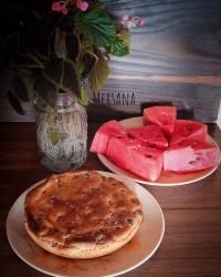 کیک اسفنجی کشمشی