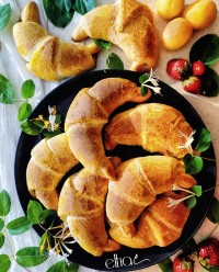 نان کروسان شکلاتی