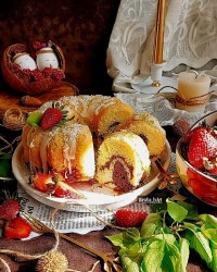 کیک دو رنگ توتفرنگی