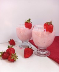 میلک شیک توت فرنگی