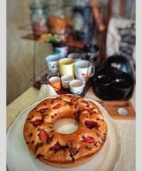 کیک توت فرنگی تازه