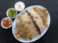 رشته پلو با گوشت قلقلی و خرما