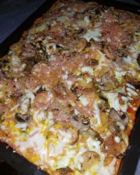 پیتزا باخمیر خونگی