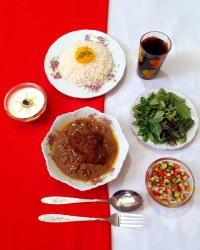 خورش فسنجون با مرغ