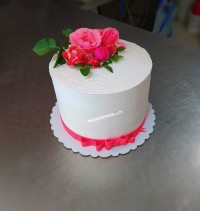 کیک ساده و شیک خانومانه وزن ۴/۲۰۰ کیلو