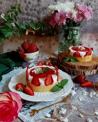 کیک موس توتفرنگی