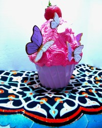 اولین باگر کیک من به عشق دردانه مادر ????آوینم لطفا زیبا ببینید